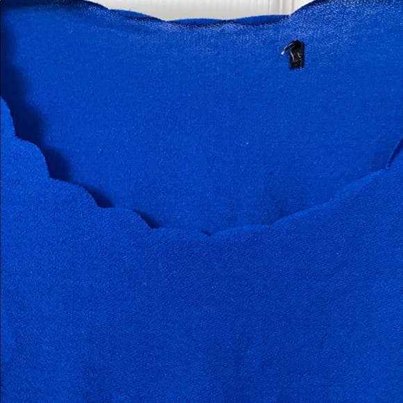 Cute scalloped top - Picture 3 of 4